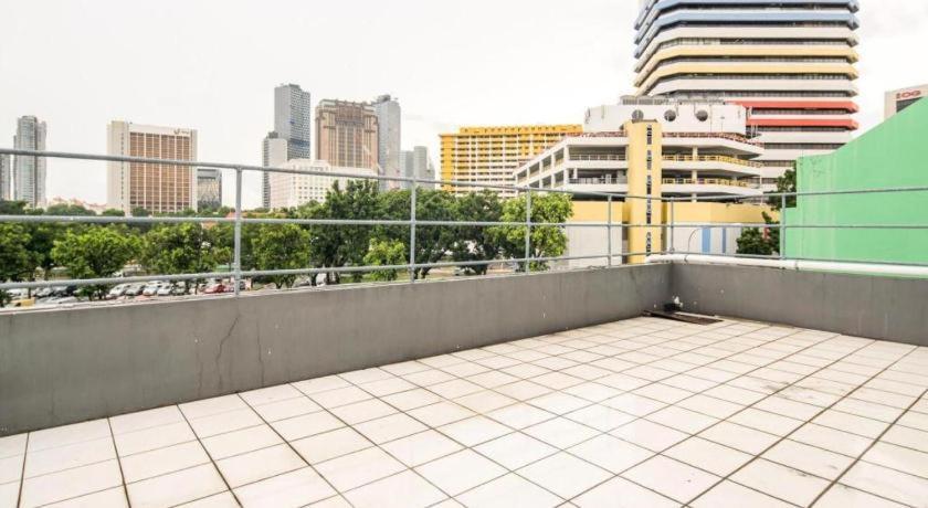 Meriton Hotel 2*