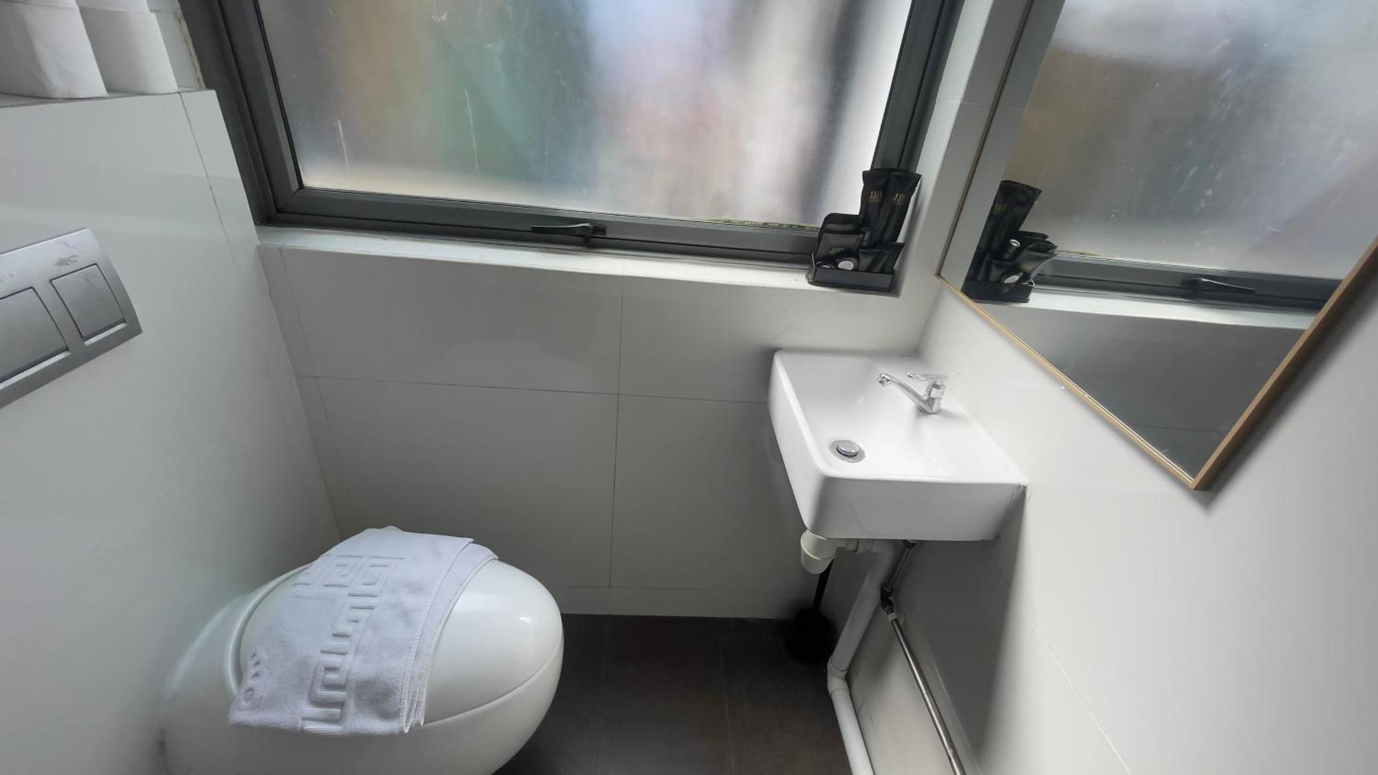 Jjh Serviced Near Serangoon Mrt Aparthotel Singapore