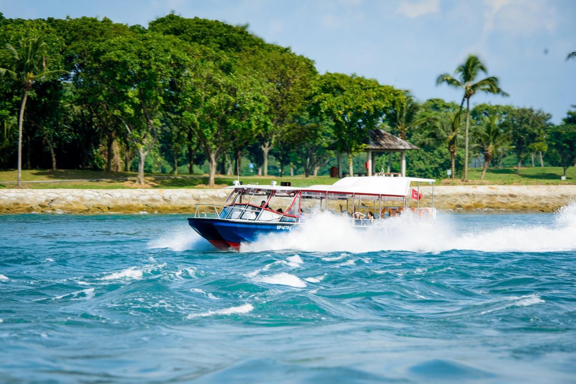 Albatross Speedboat Adventures Botel *