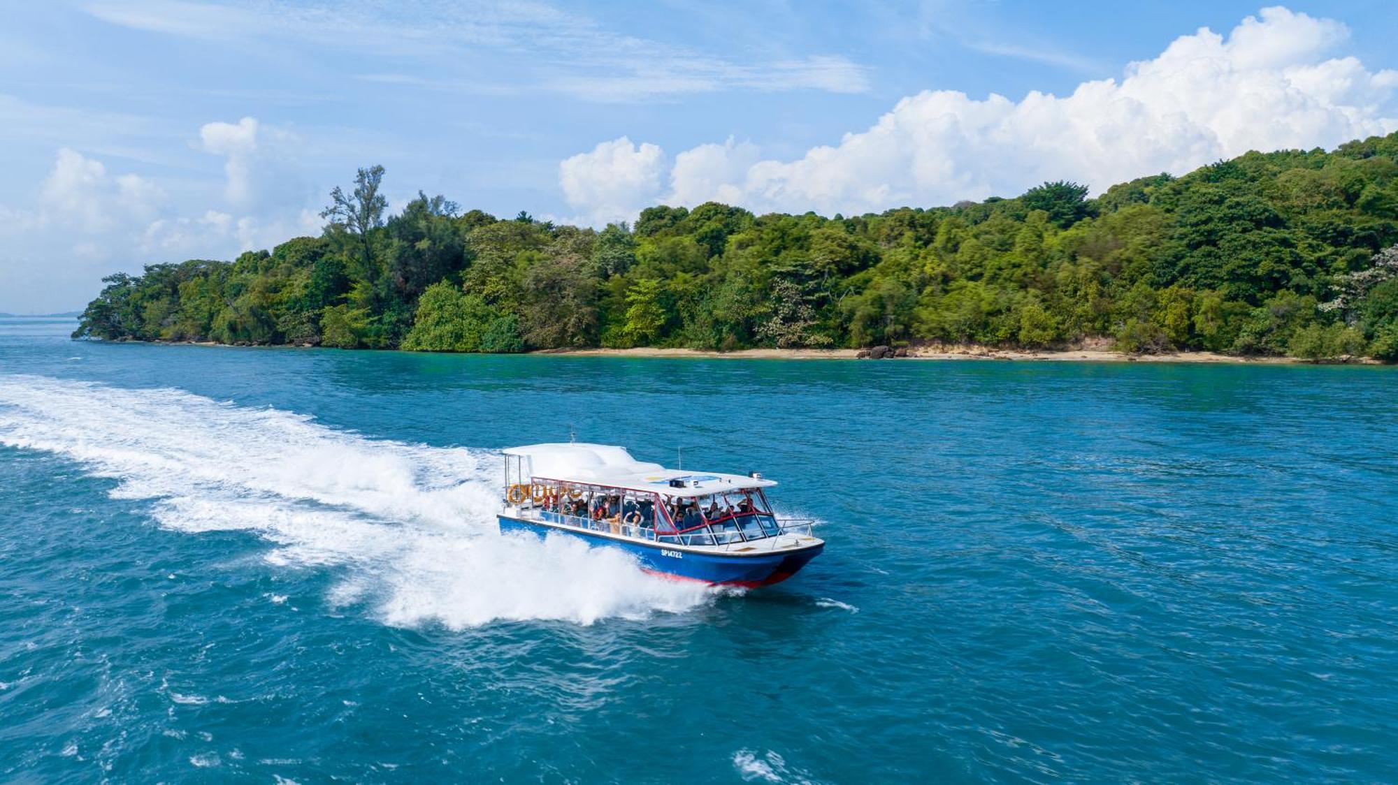 Albatross Speedboat Adventures Botel *