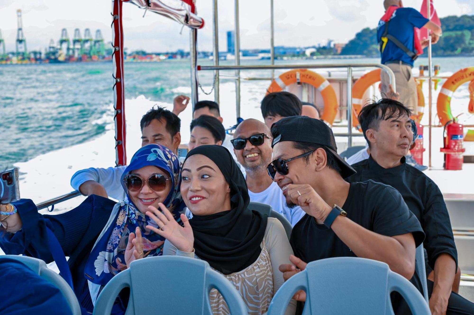 Albatross Speedboat Adventures Botel *