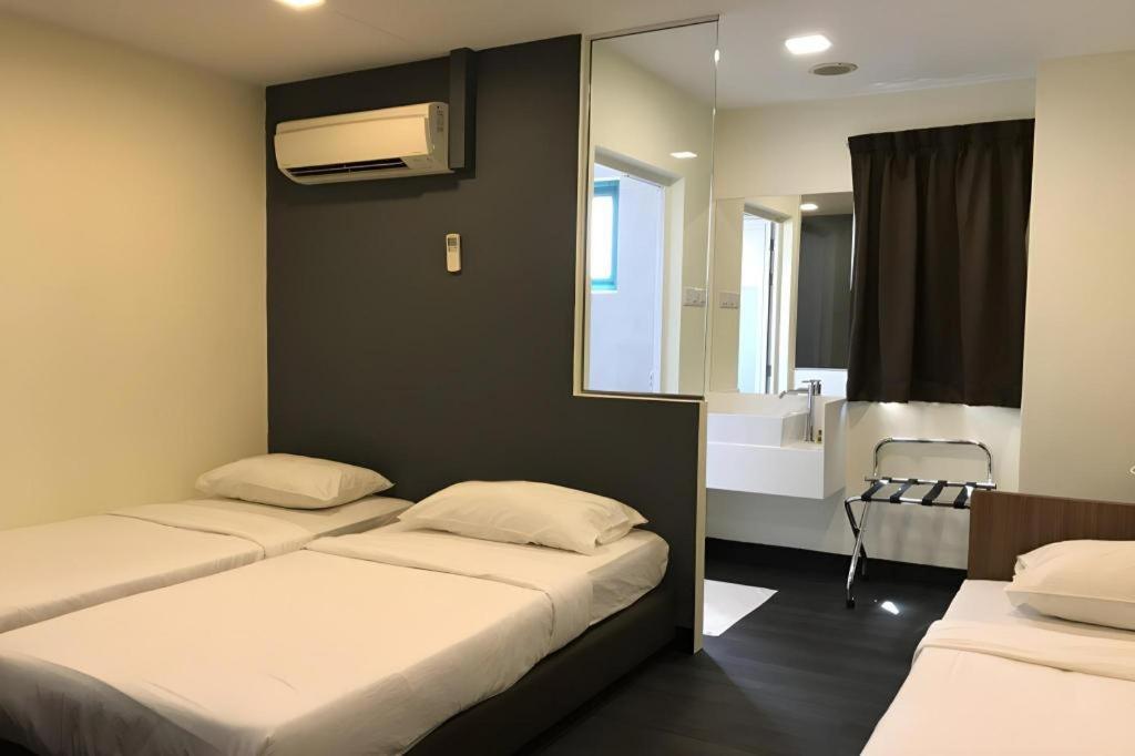 Hotel L @ 51 Desker 2*