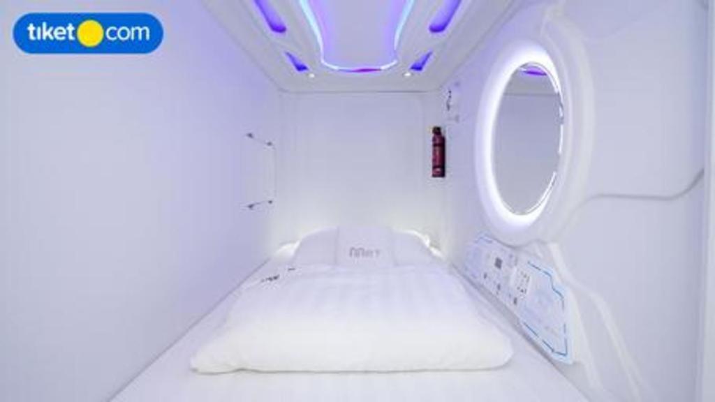 Hostel Met A Space Pod @ Chinatown Singapore
