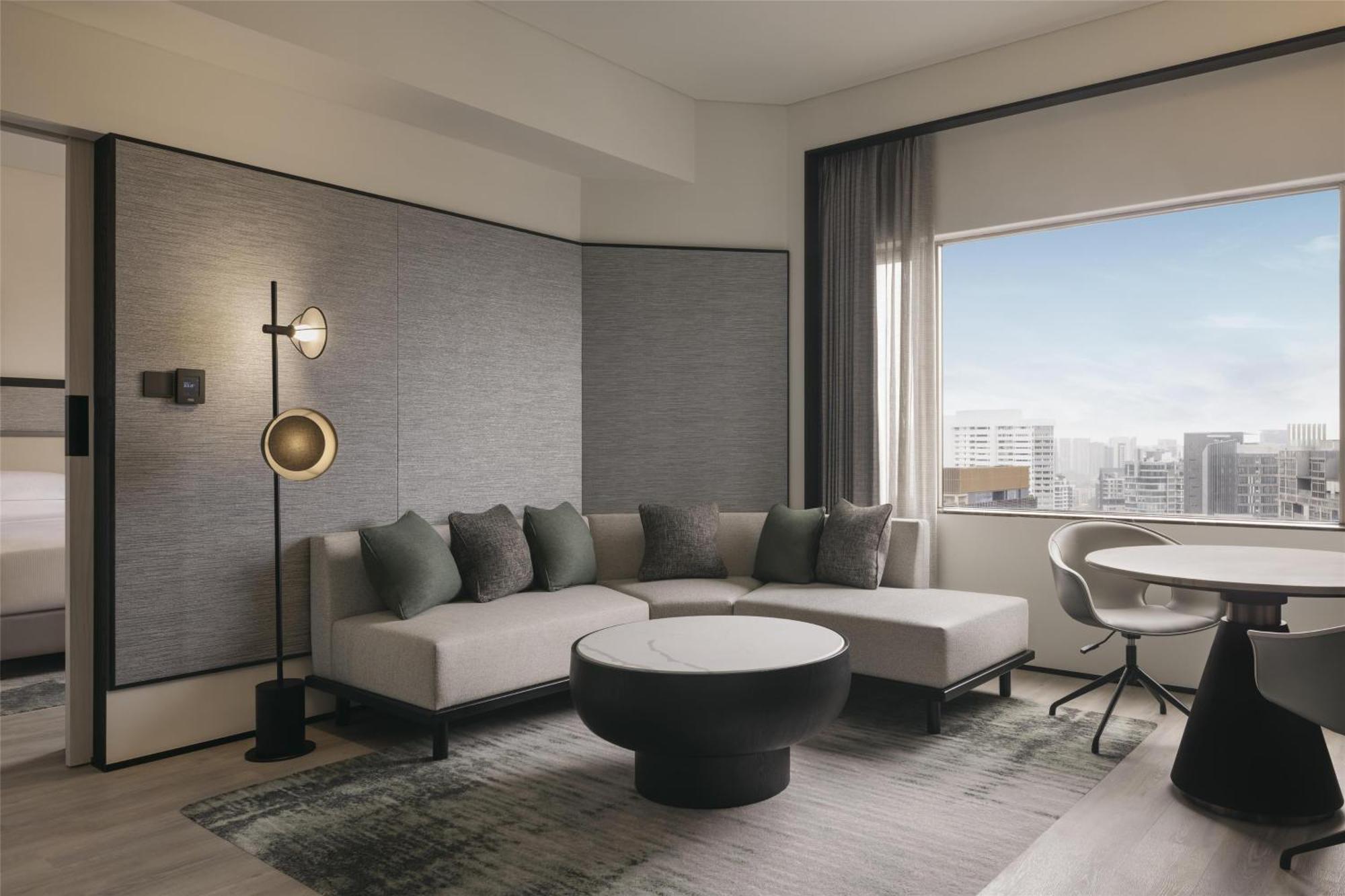 Hilton Orchard Hotel 5*