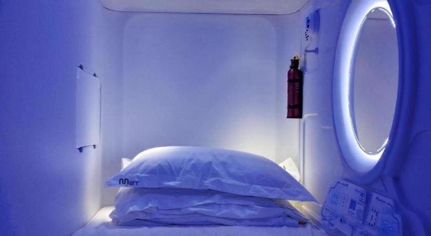 Met A Space Pod @ Chinatown Hostel *