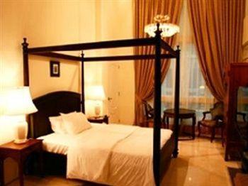 L Hotel