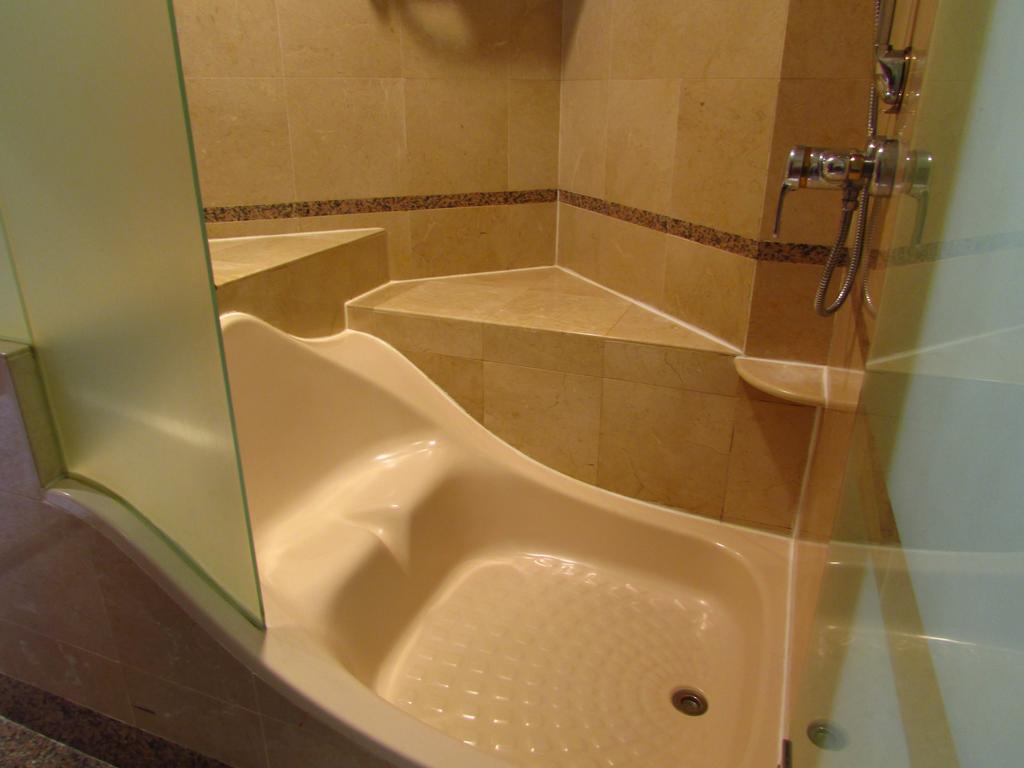 Alocassia Serviced Aparthotel 3*