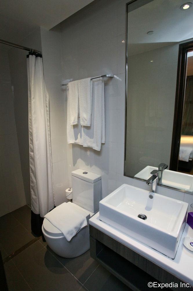 Aqueen Kitchener 3*