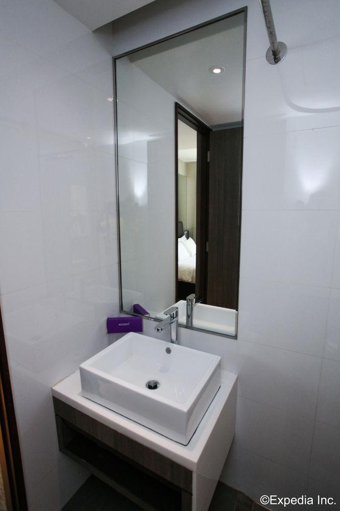 Aqueen Kitchener Hotel Singapore