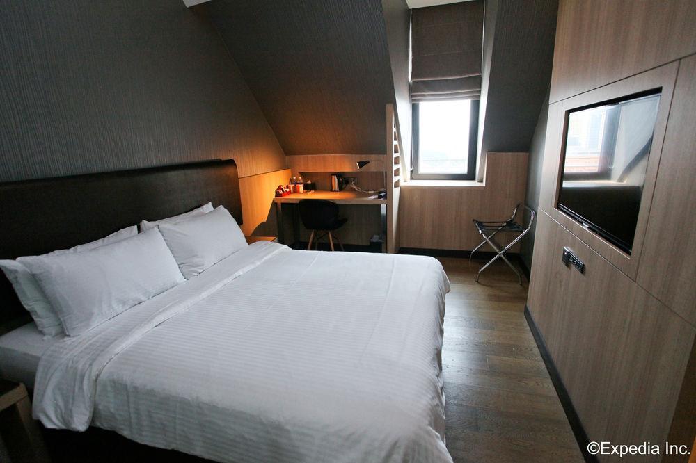 Aqueen Kitchener Hotel 3*