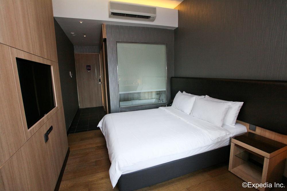 Aqueen Kitchener 3*