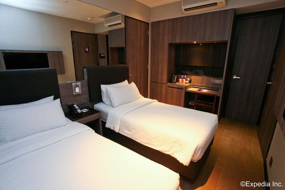Aqueen Kitchener Hotel Singapore