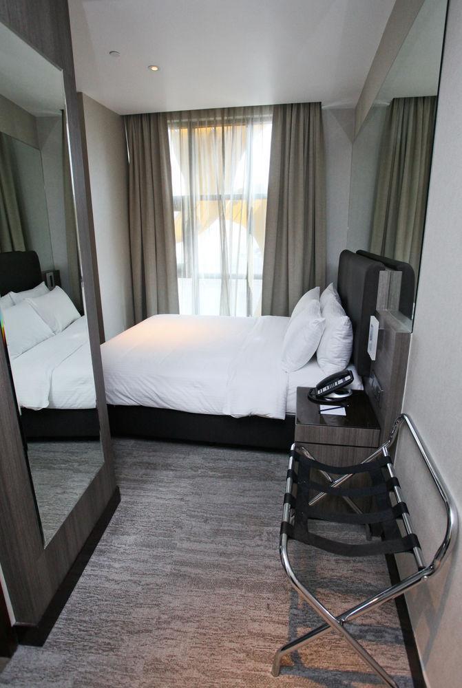 Aqueen Kitchener Hotel Singapore