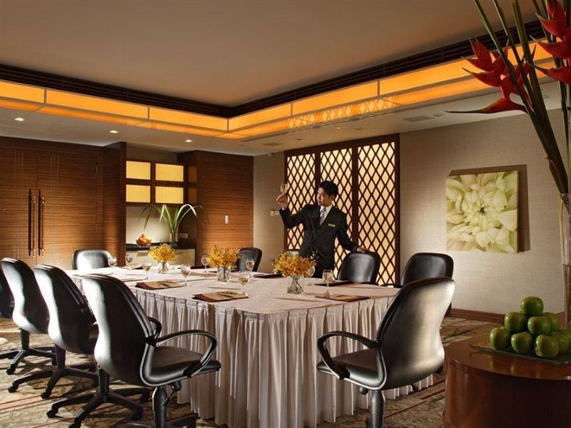 Hotel Novotel On Kitchener 4*