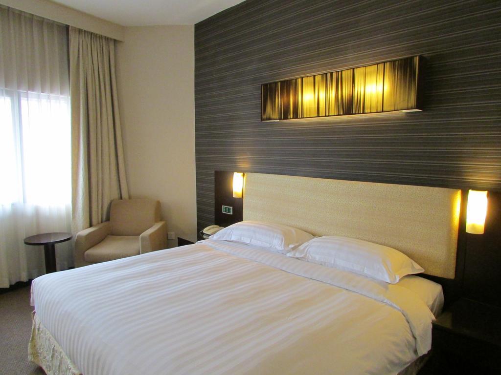 Hotel Royal Queens Singapore