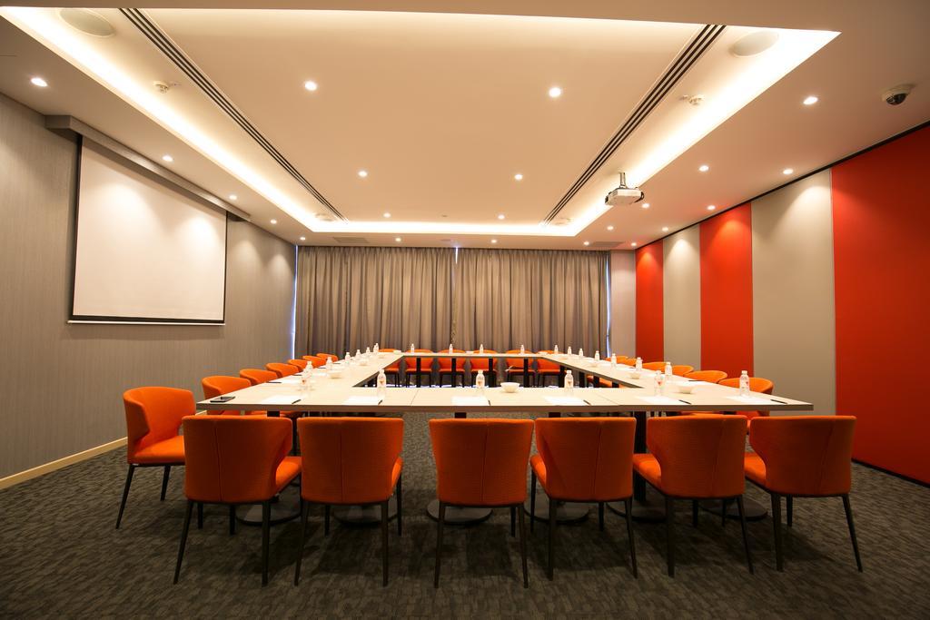 Metropolitan Ymca Hotel 4*
