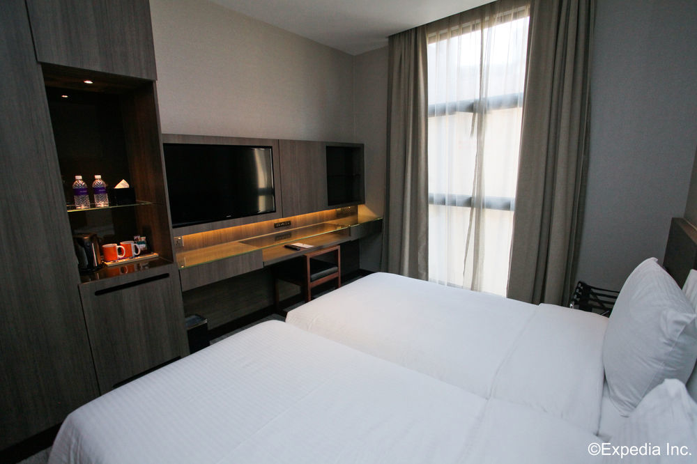 Aqueen Kitchener Hotel Singapore