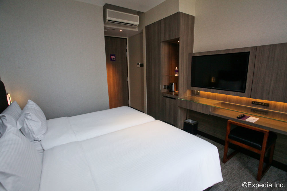 Aqueen Kitchener Singapore