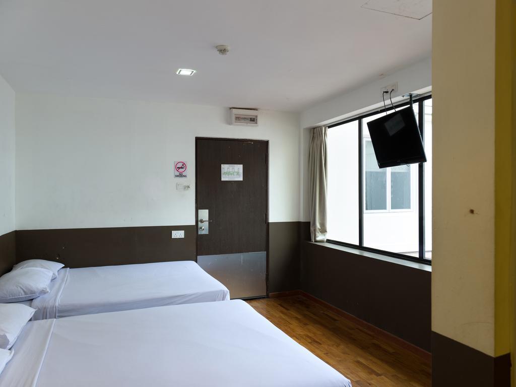 Hotel Reddoorz Near Mustafa Center