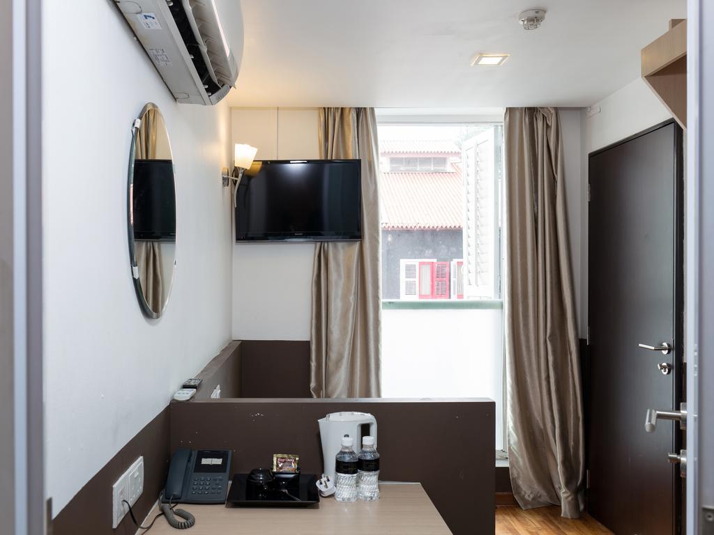 Hotel Reddoorz Near Mustafa Center
