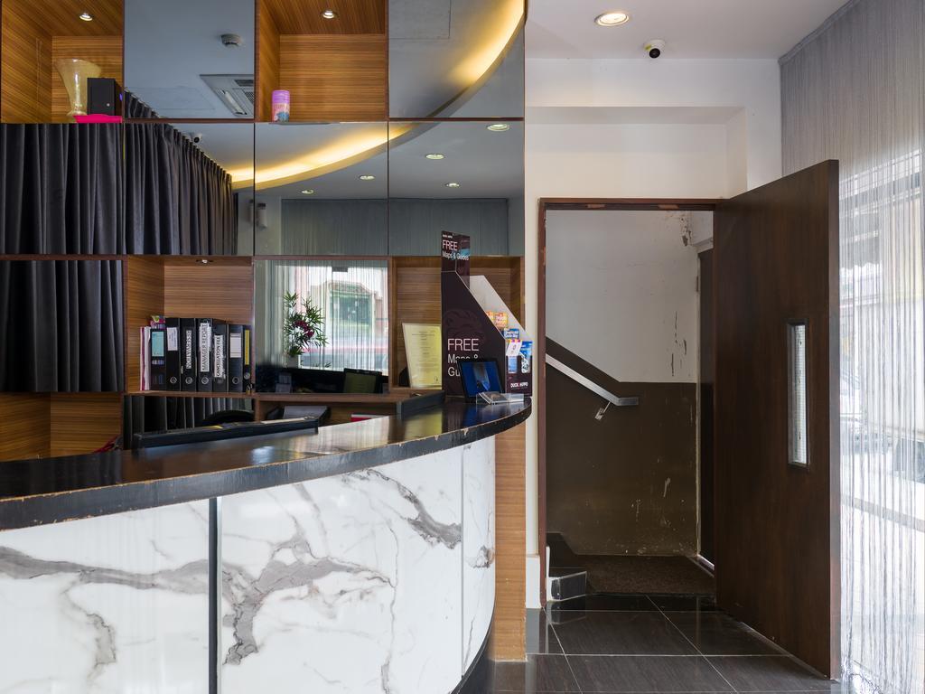 Hotel Reddoorz Near Mustafa Center 2*