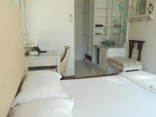 Jayleen 1918 Hotel