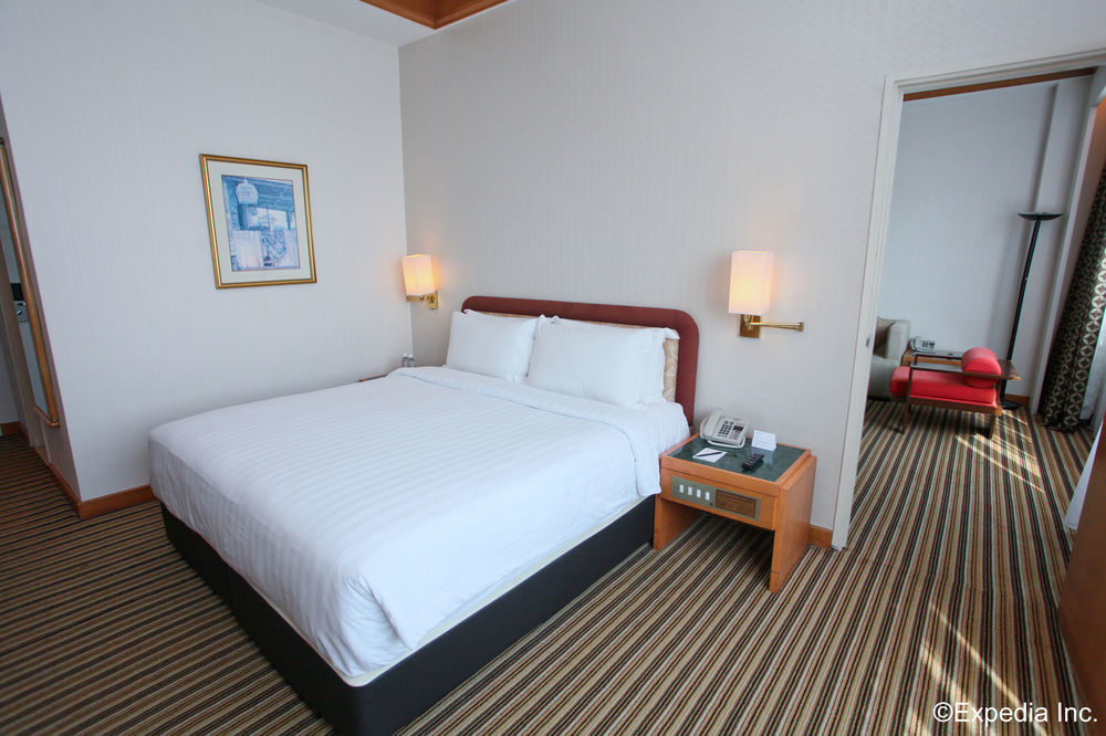 Hotel Novotel On Kitchener 4*