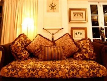 L Hotel 3*