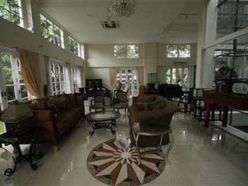 L 3* Singapore