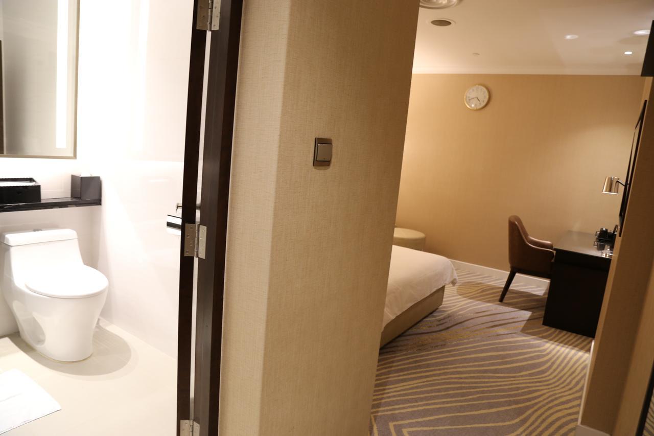 Ambassador Transit - Terminal 2 Hotel 3*
