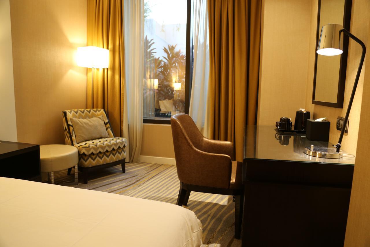 Hotel Ambassador Transit - Terminal 2 3*