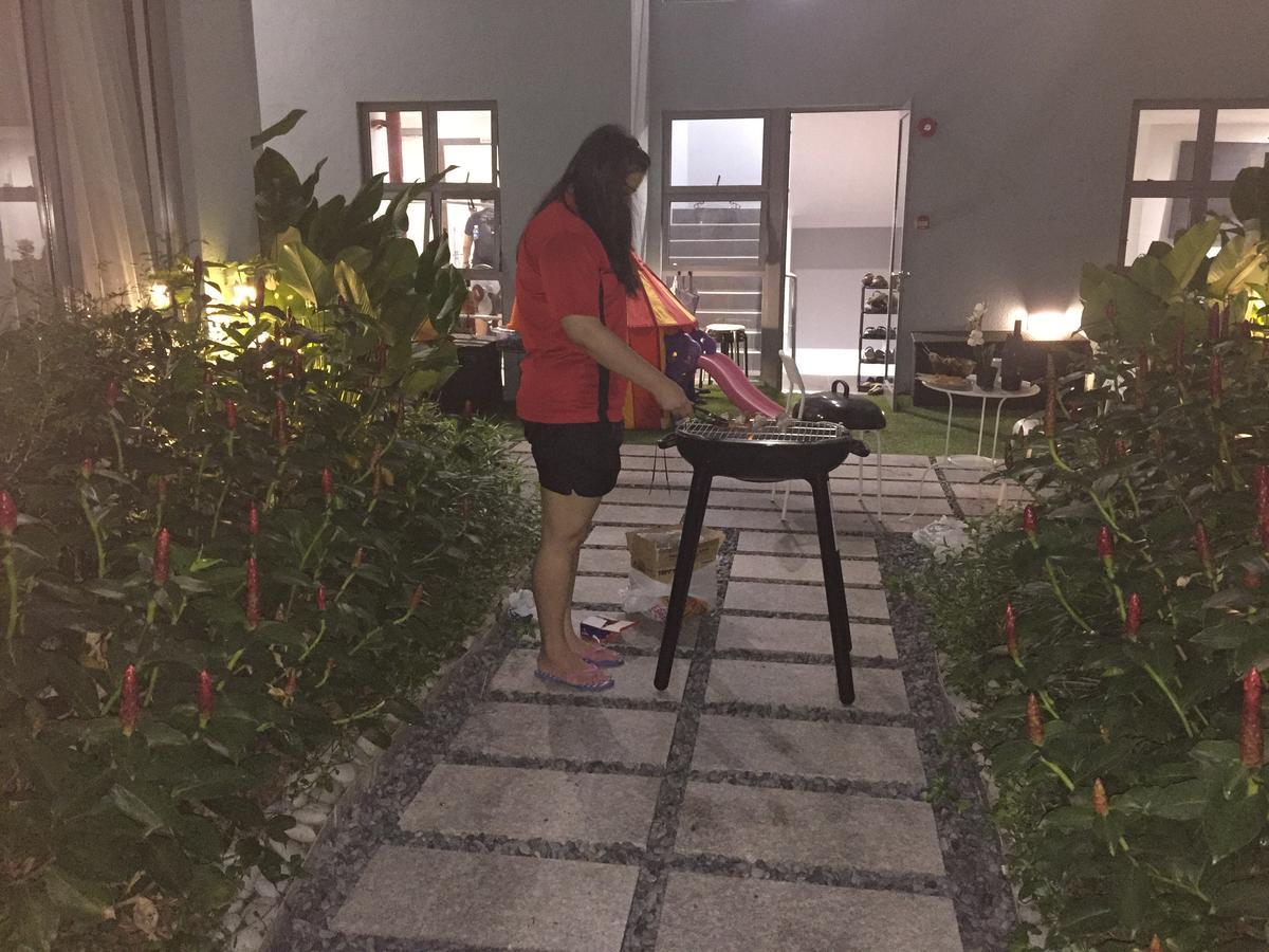 Mackenzie 88 * Singapore