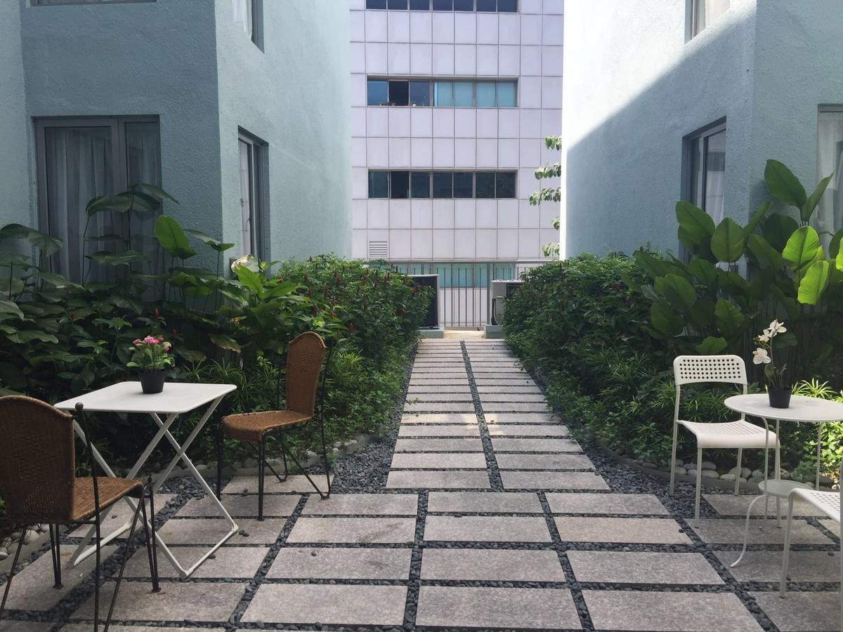 Mackenzie 88 * Singapore