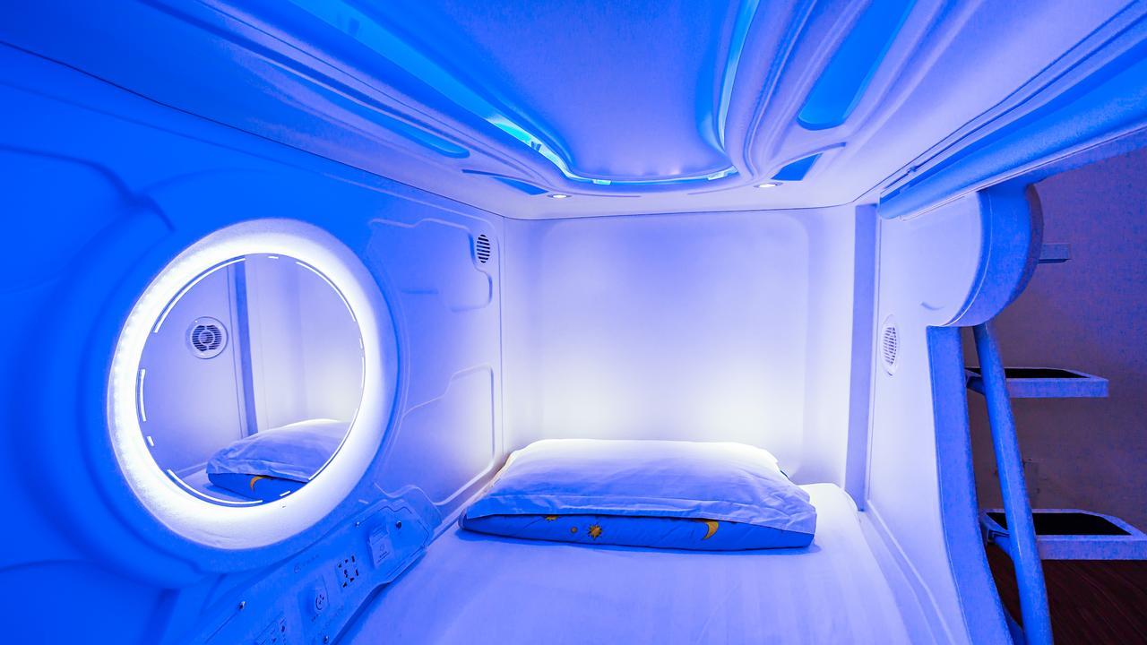 Spacepod@com Hostel *