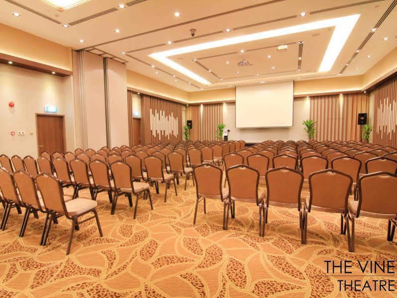 Hotel Metropolitan Ymca 4*