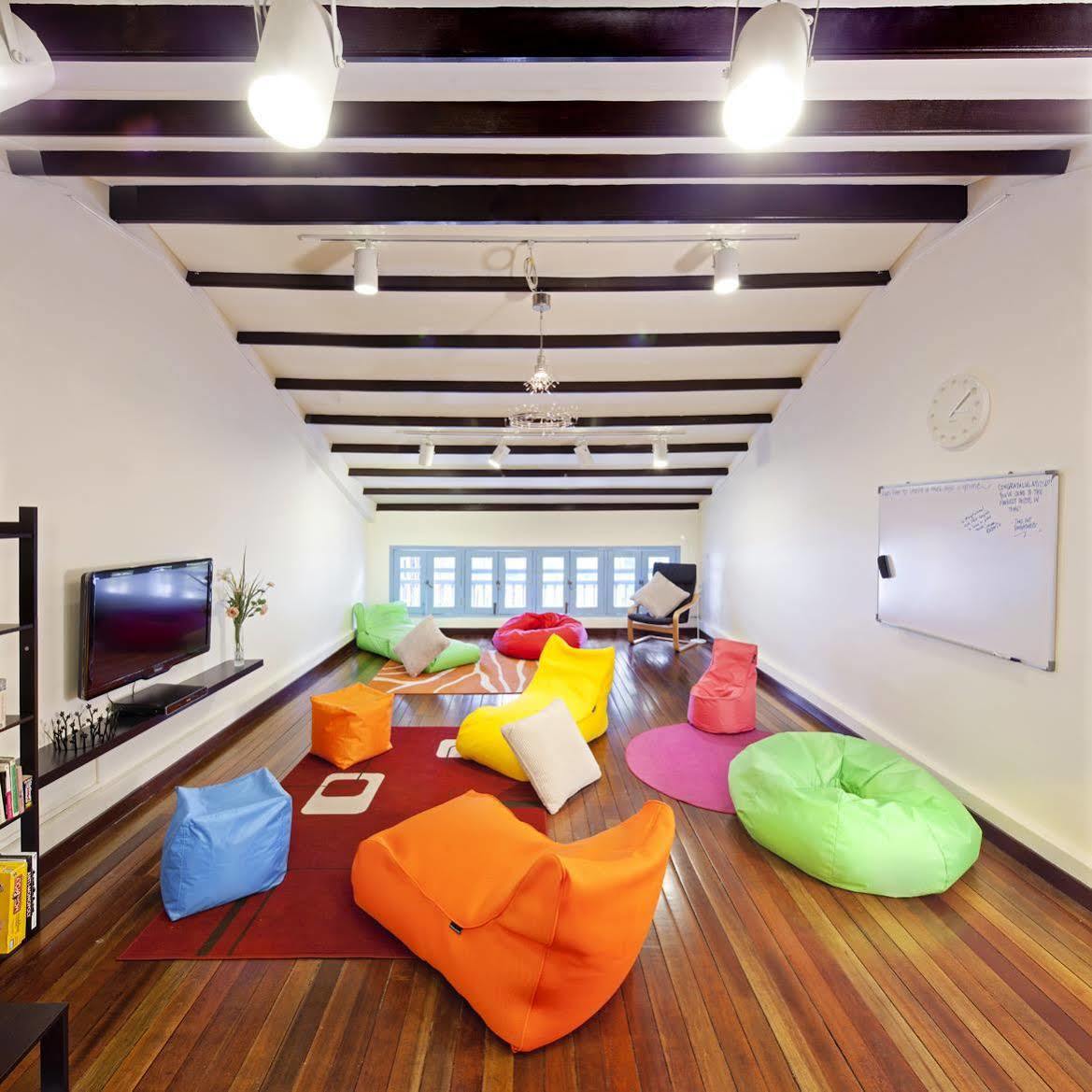 Capsule hotel Draper Startup House For Entrepreneurs *