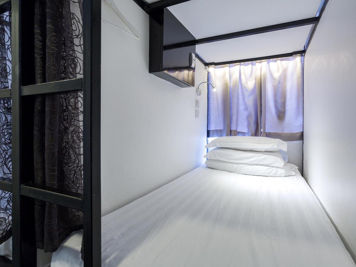 Capsulehotel Abc Premium *