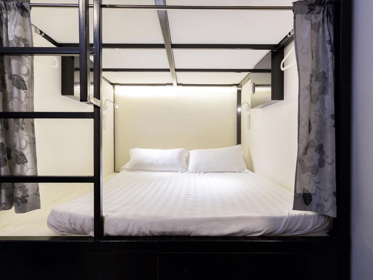 Capsulehotel Abc Premium