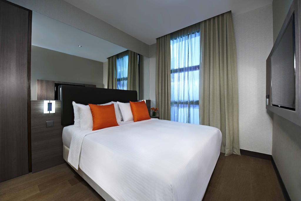 Aqueen Kitchener 3*
