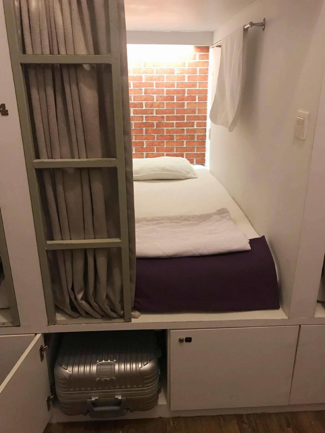 Capsule hotel Pillow Talk 2*