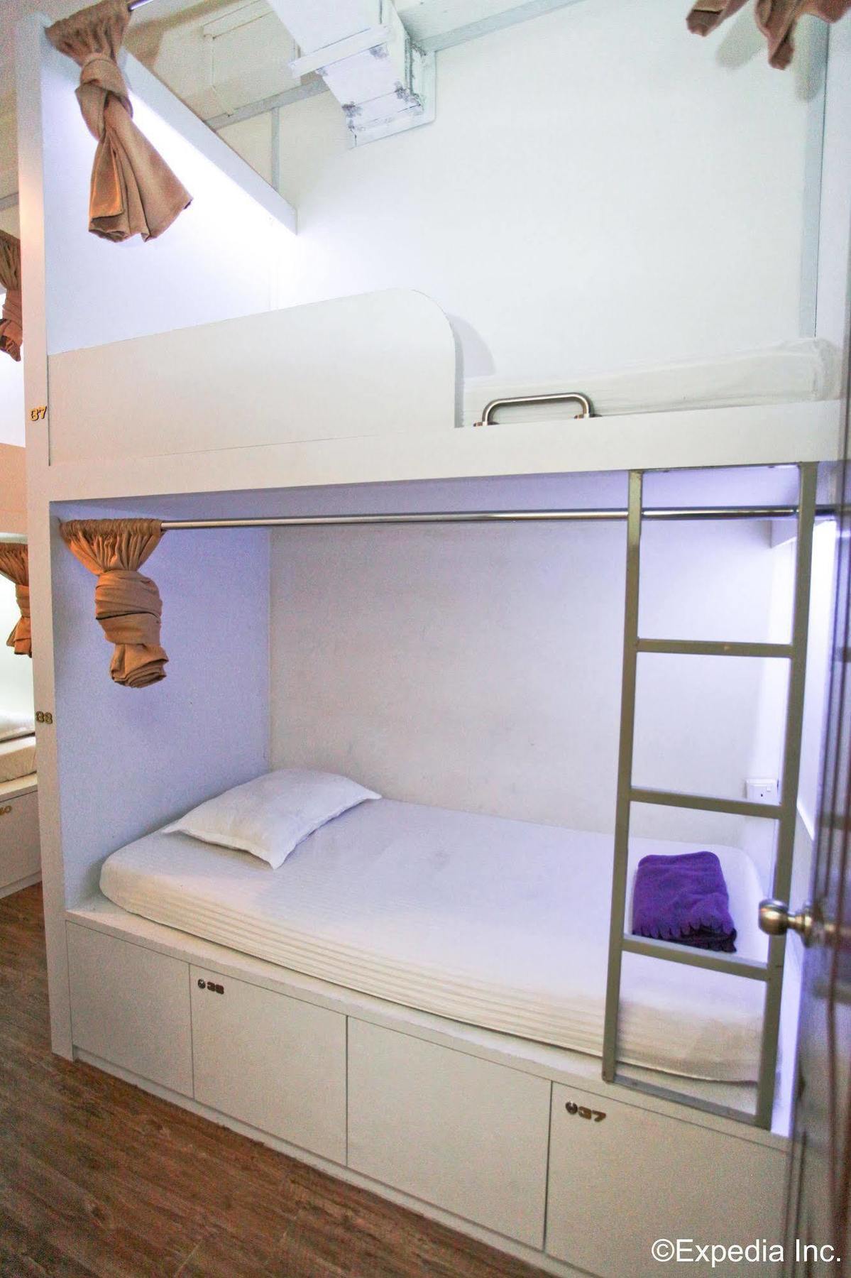 Capsule hotel Pillow Talk