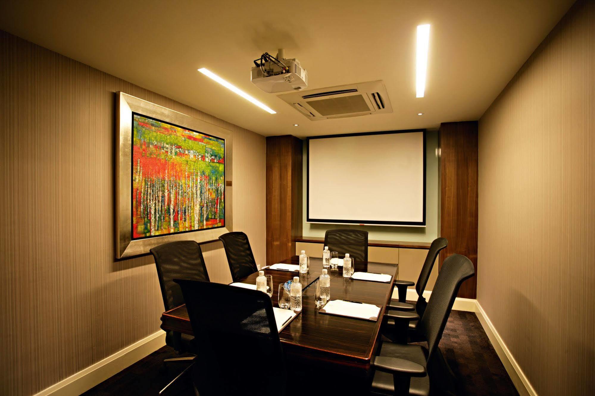 Ascott Raffles Place Hotel