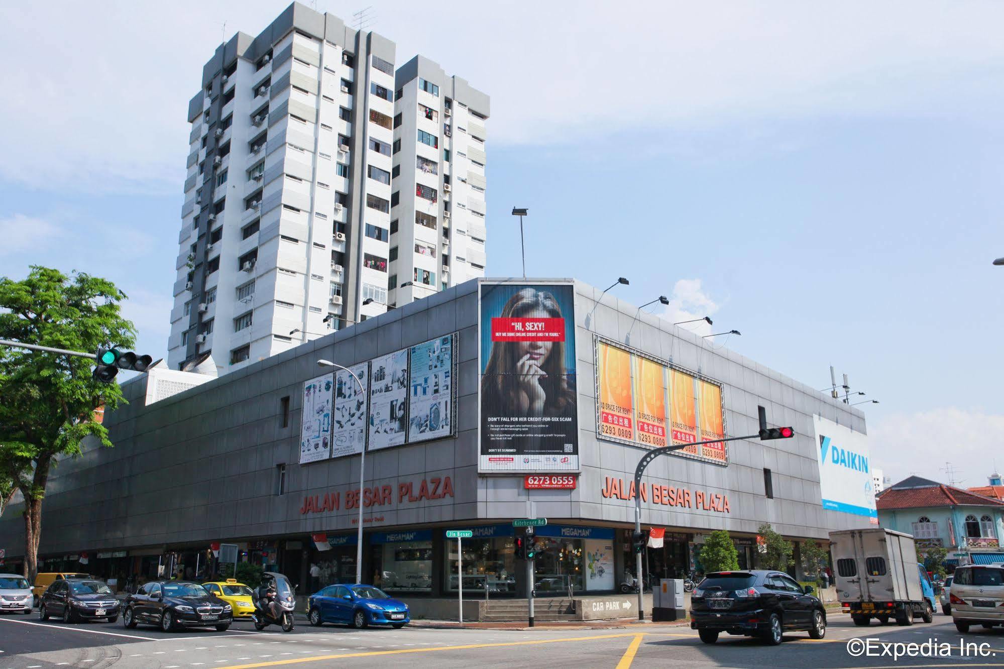 Hotel Aqueen Kitchener Singapore