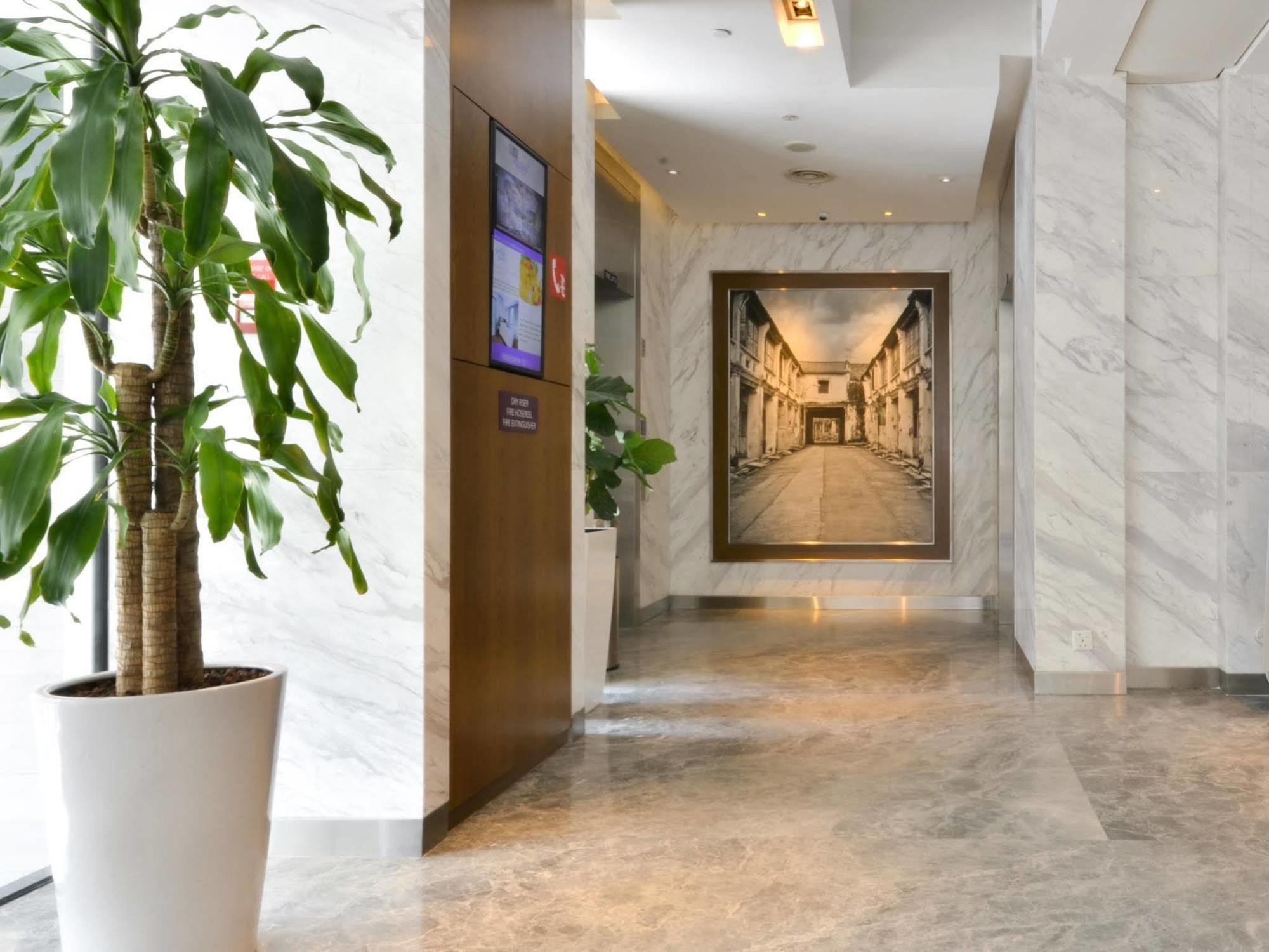 Aqueen Kitchener Hotel Singapore