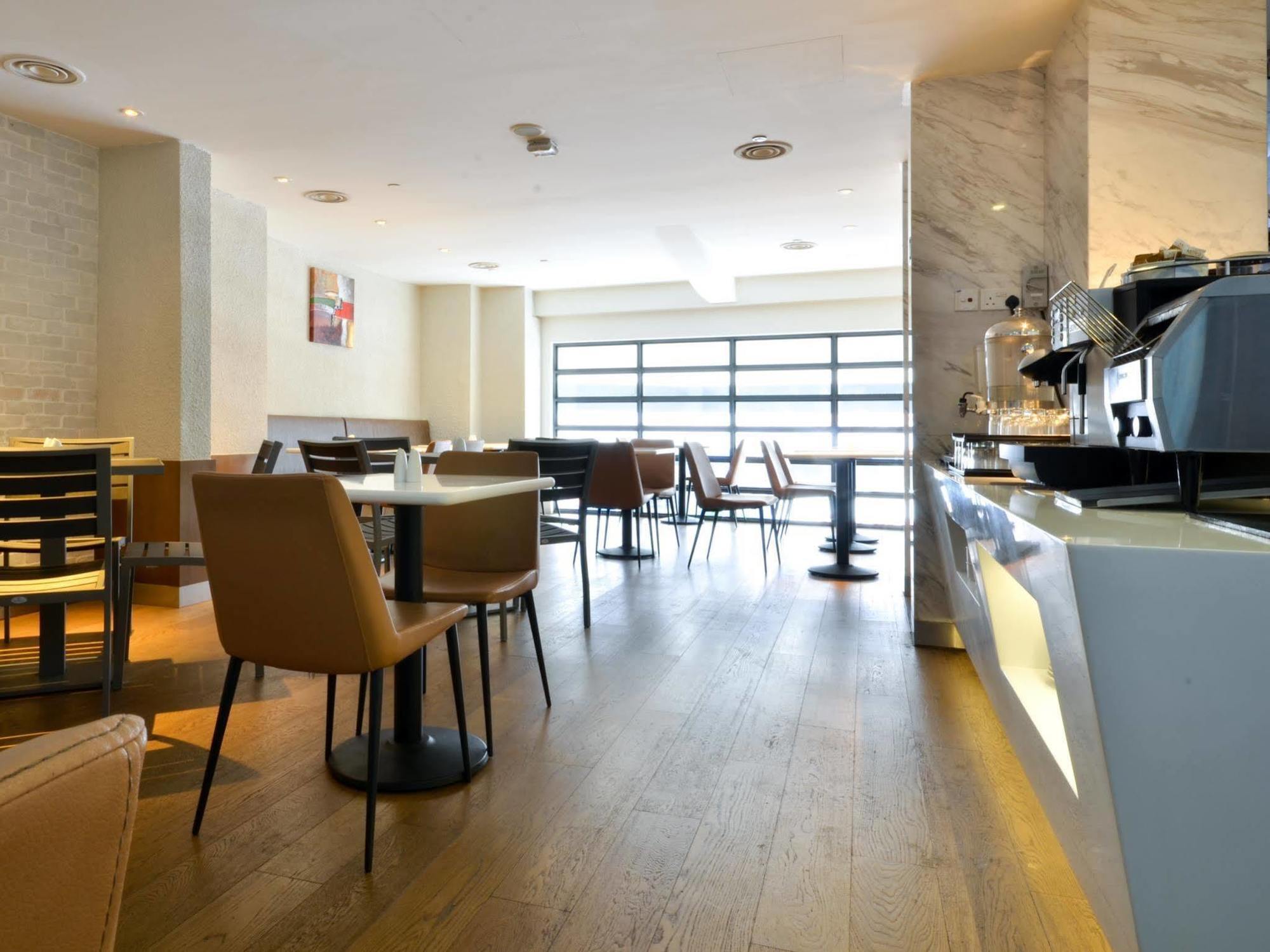 Hotel Aqueen Kitchener Singapore