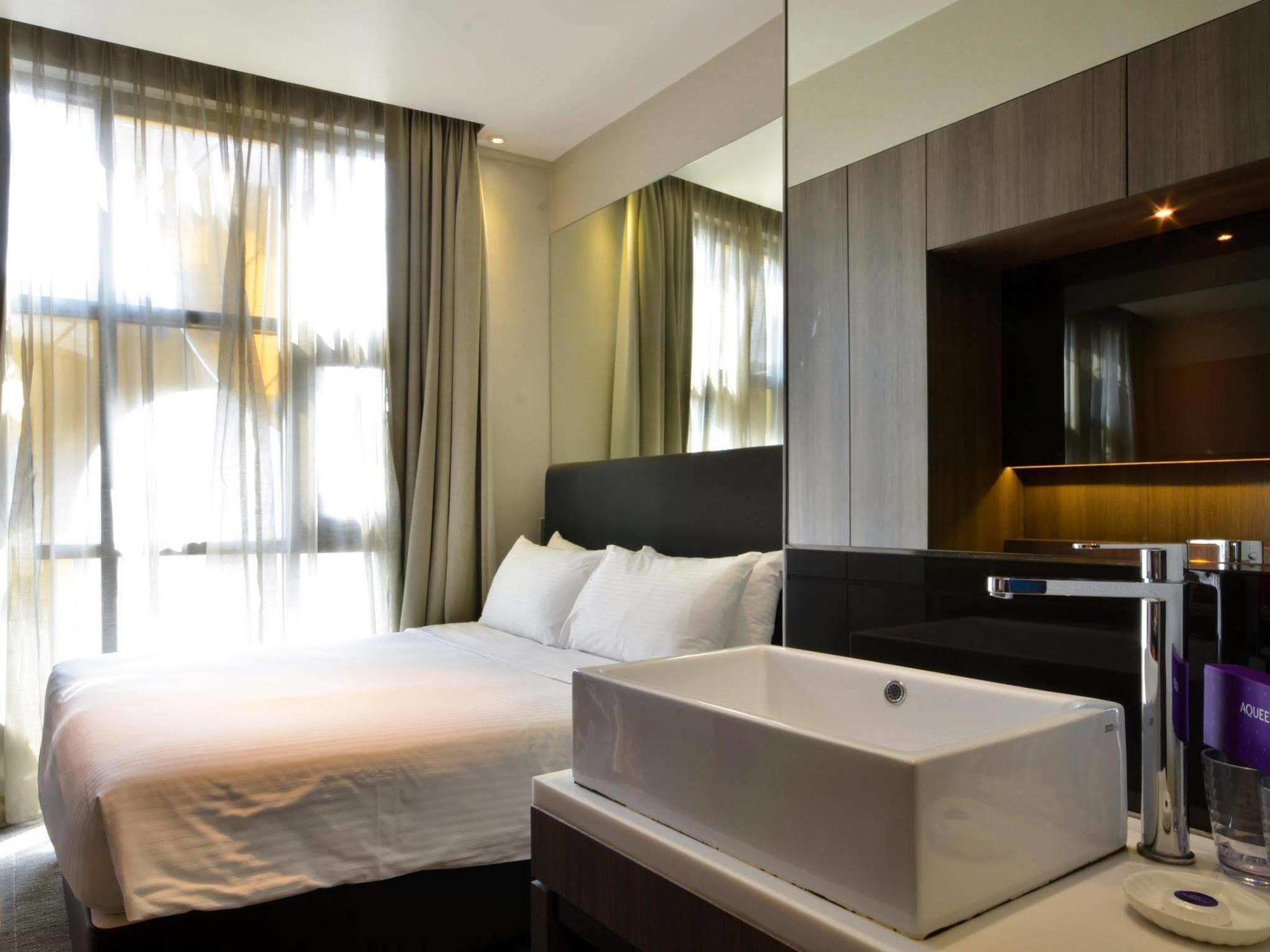 Aqueen Kitchener 3* Singapore