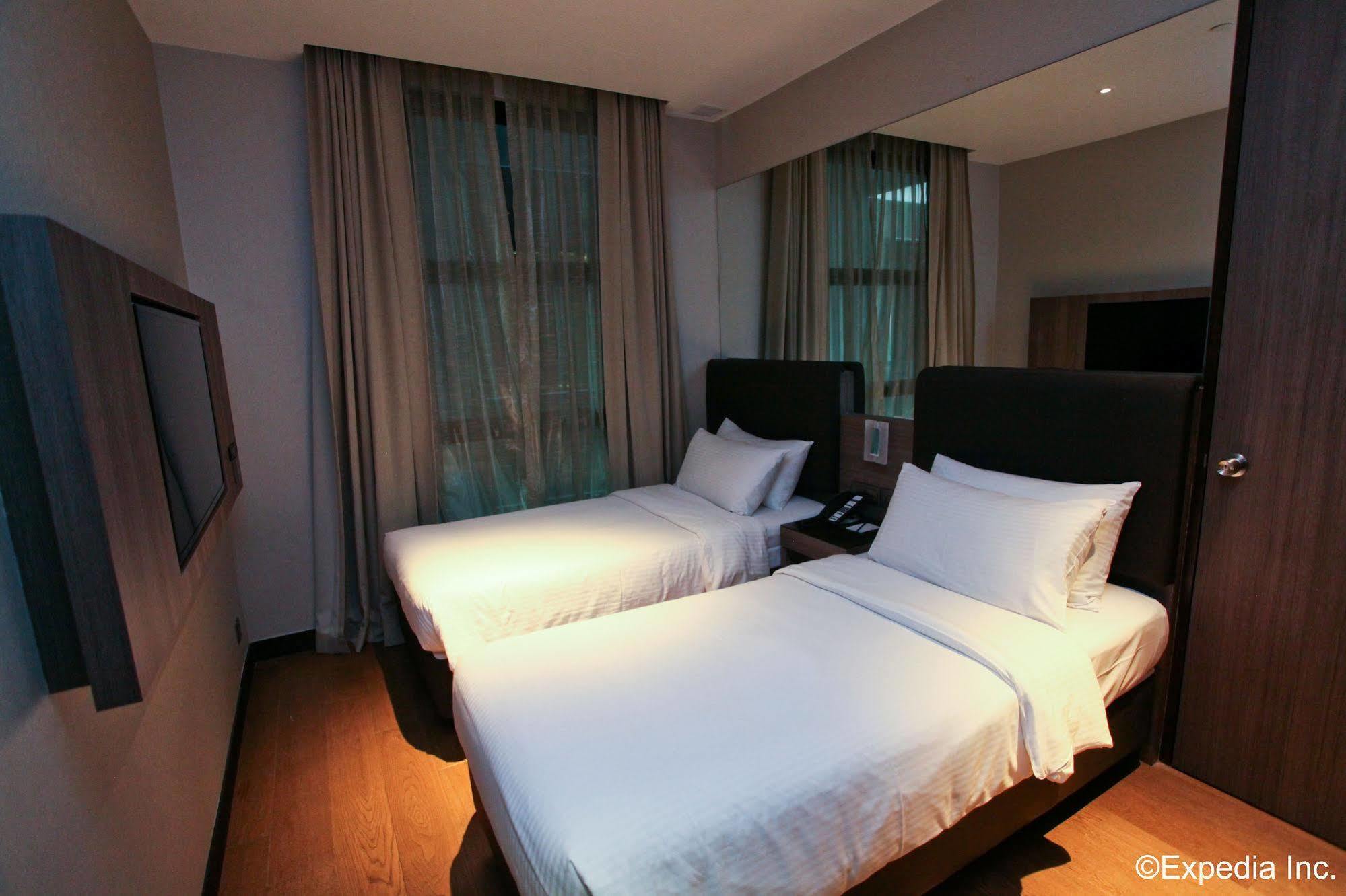 Aqueen Kitchener Hotel Singapore