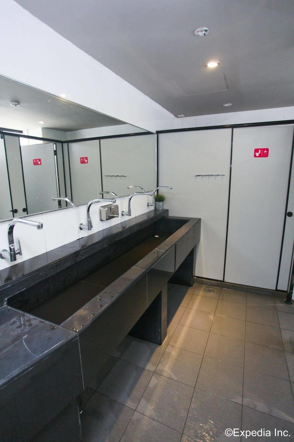 Capsule hotel K2