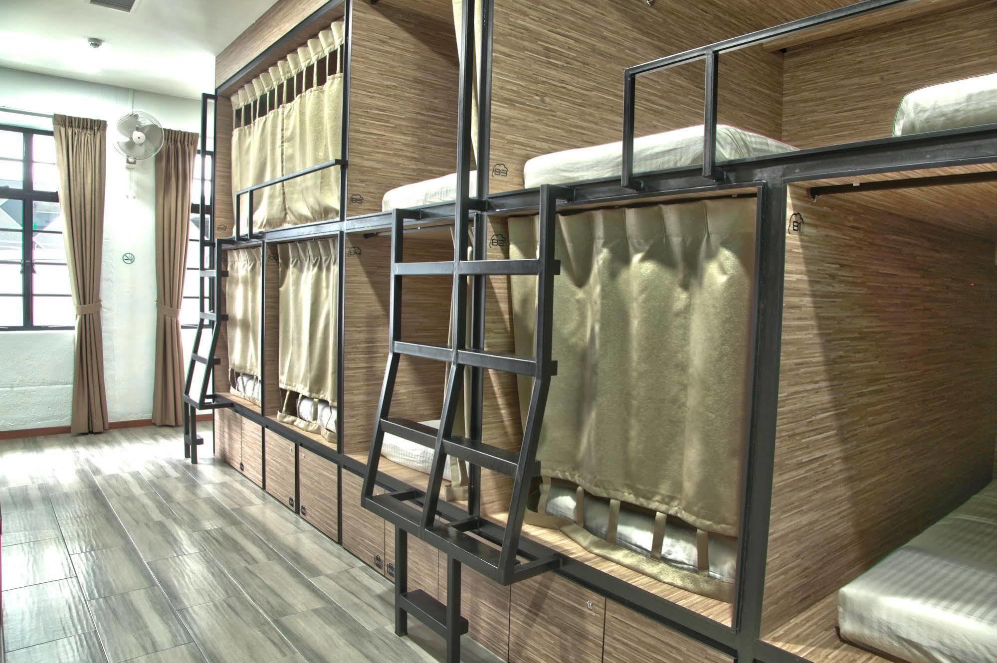 Capsule hotel Dream 2*