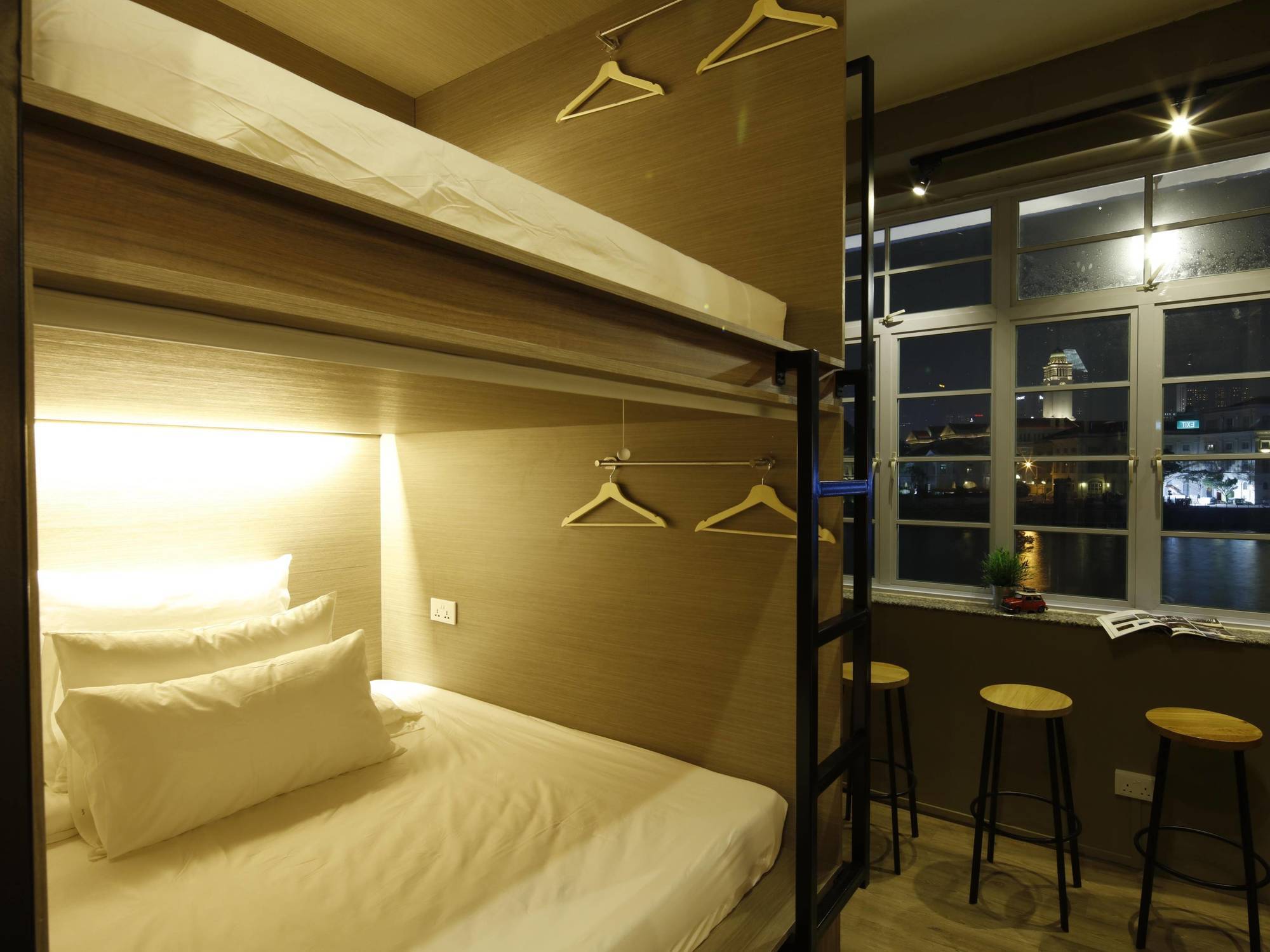 Capsule hotel Beat. Capsule Hostel @ Boat Quay Singapore